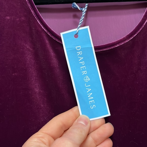 Draper James by Reese Witherspoon, “Lee Ann” dress in velvet crimson - Picture 5 of 14